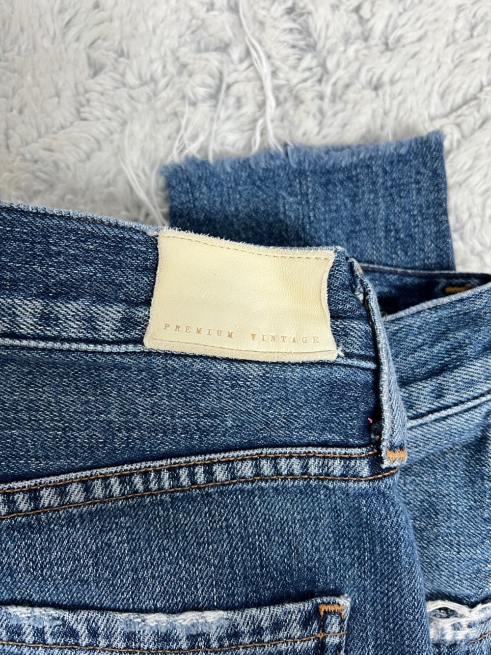 Citizens of Humanity Liya Distressed Blue Hi-Lo Hem Jeans. Raw hem size 26 - Picture 6 of 9